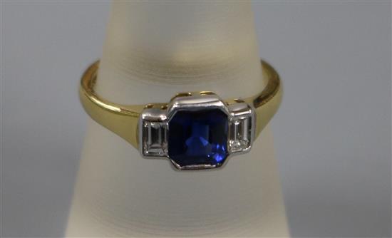 A modern 18ct gold, three stone sapphire and diamond dress ring, size N.